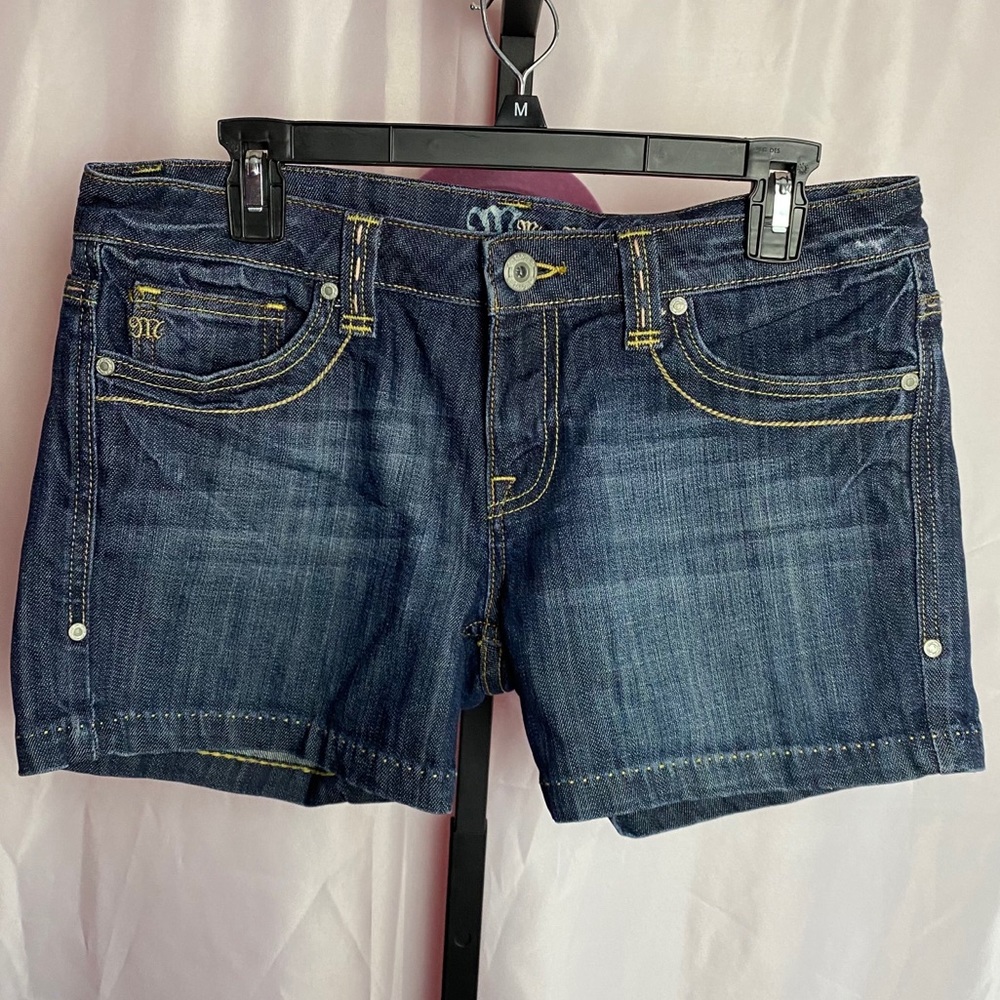Miss Me Jean Shorts Flap Pockets Dark Wash, size 30